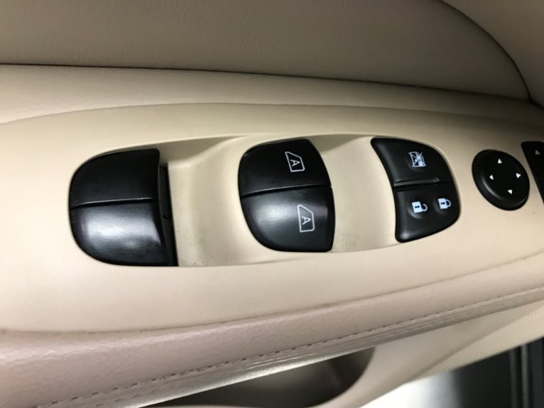 Used-2014-Nissan-Pathfinder-Platinum