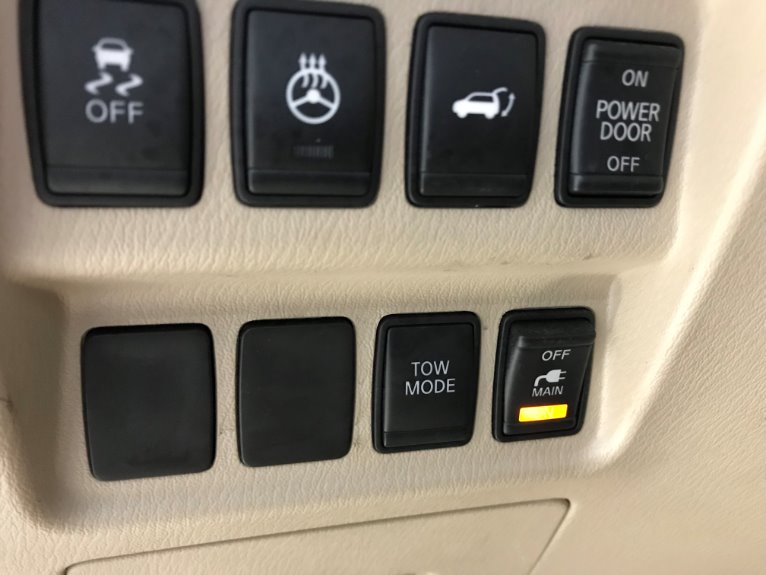 Used-2014-Nissan-Pathfinder-Platinum