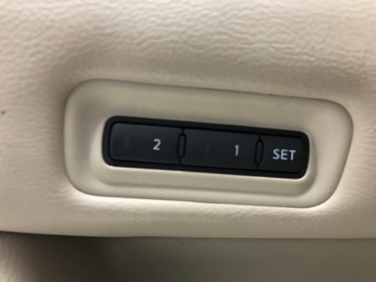 Used-2014-Nissan-Pathfinder-Platinum