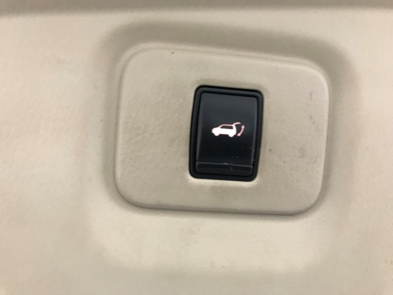 Used-2014-Nissan-Pathfinder-Platinum