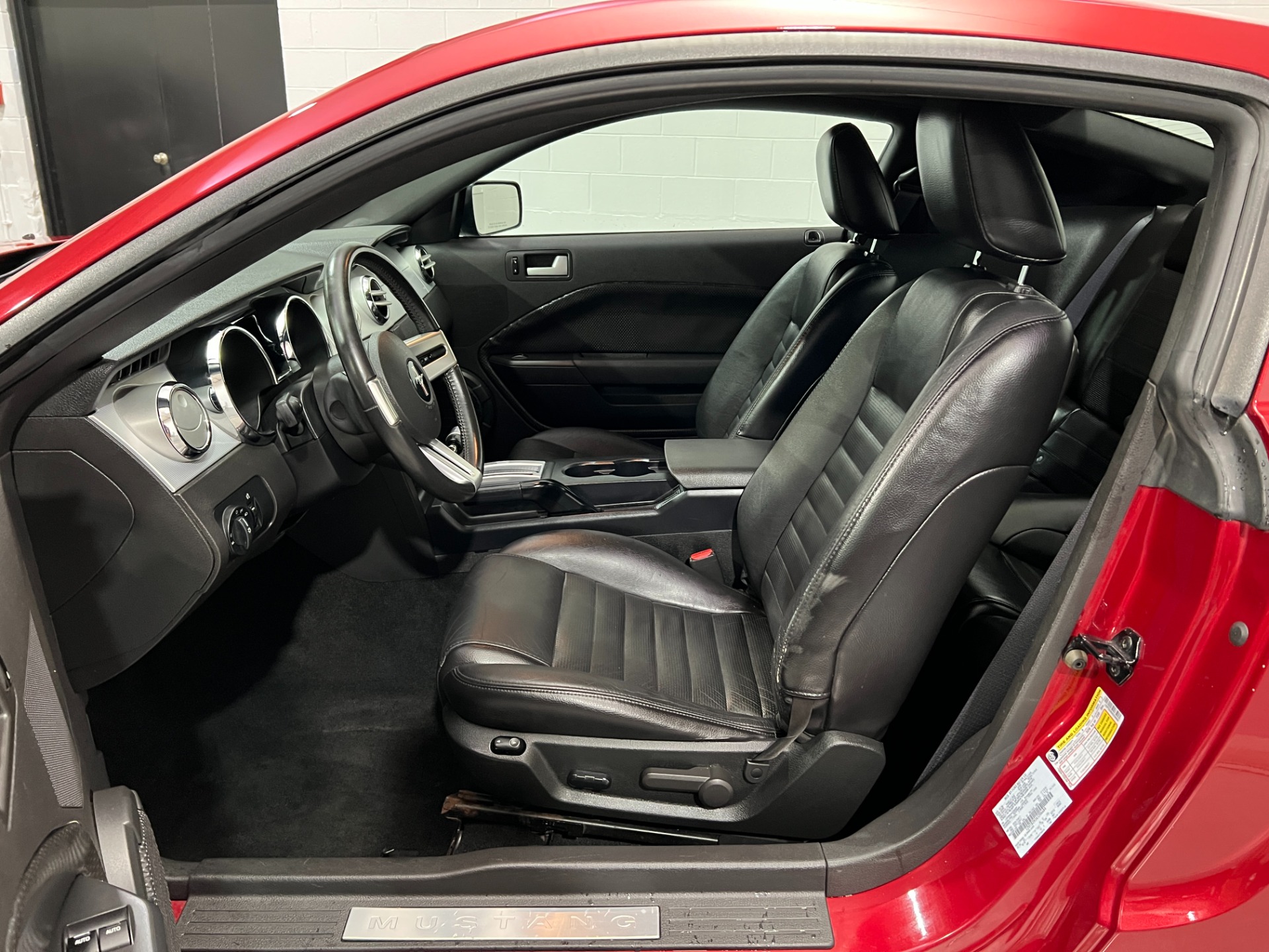 Used-2006-Ford-Mustang-GT-Deluxe-RWD