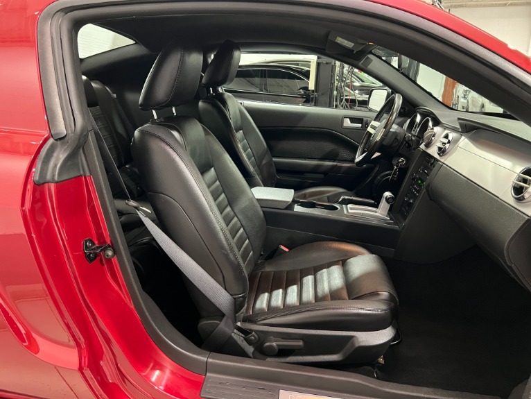 Used-2006-Ford-Mustang-GT-Deluxe-RWD