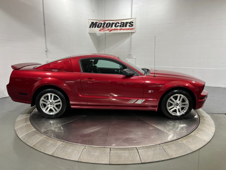 Used-2006-Ford-Mustang-GT-Deluxe-RWD