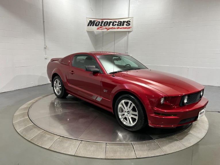 Used-2006-Ford-Mustang-GT-Deluxe-RWD