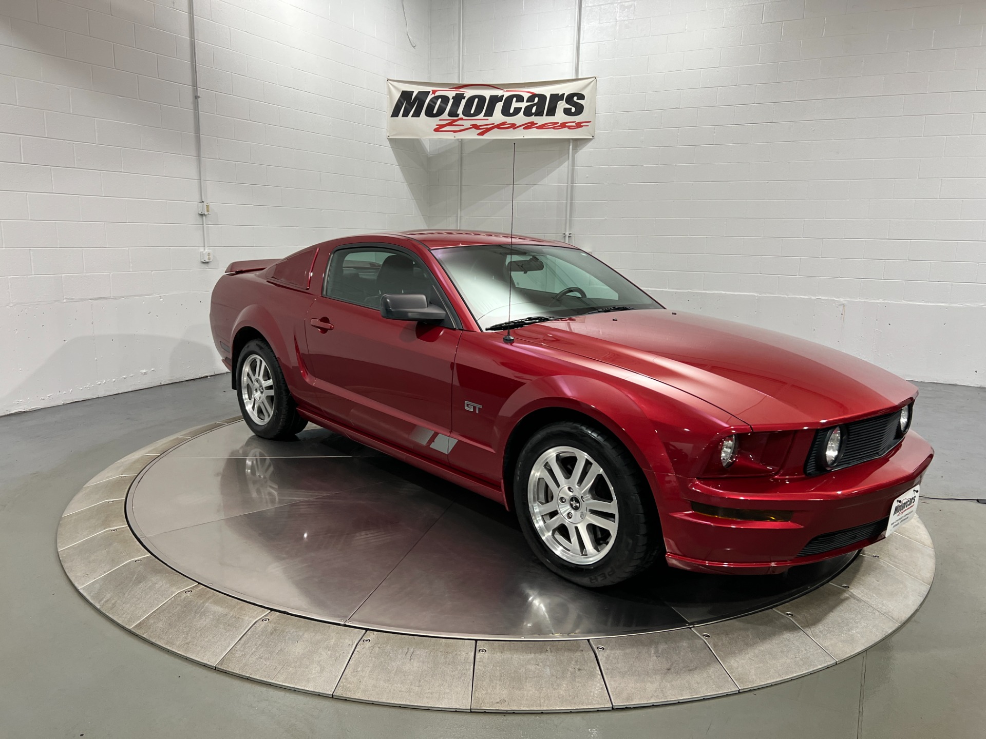 Used-2006-Ford-Mustang-GT-Deluxe-RWD
