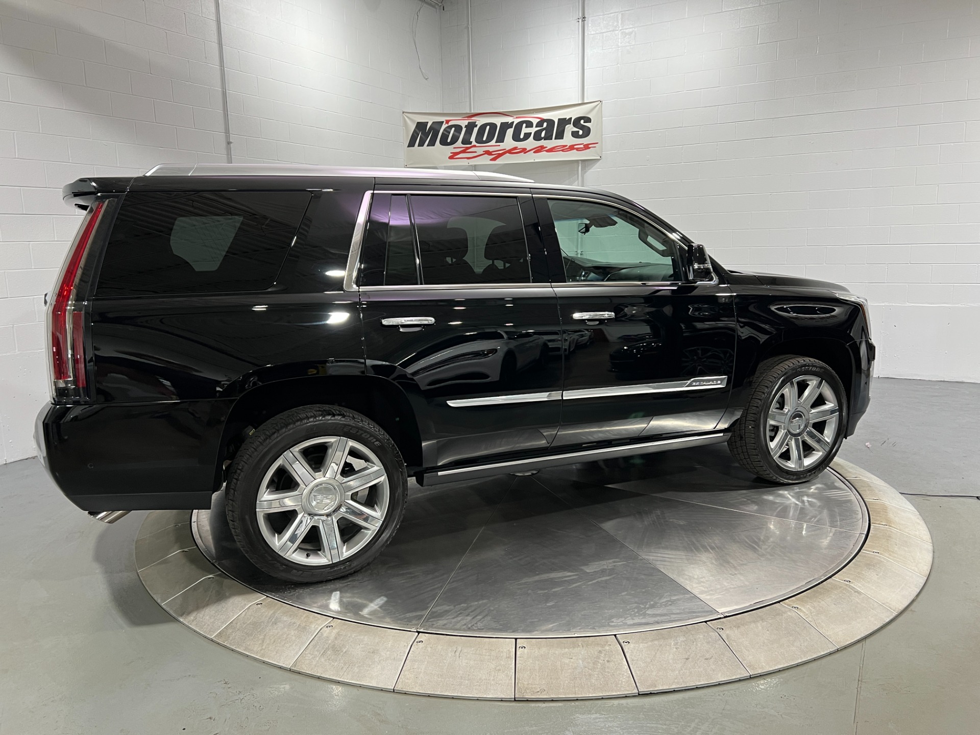 Used-2017-Cadillac-Escalade-Premium-Luxury-4X4