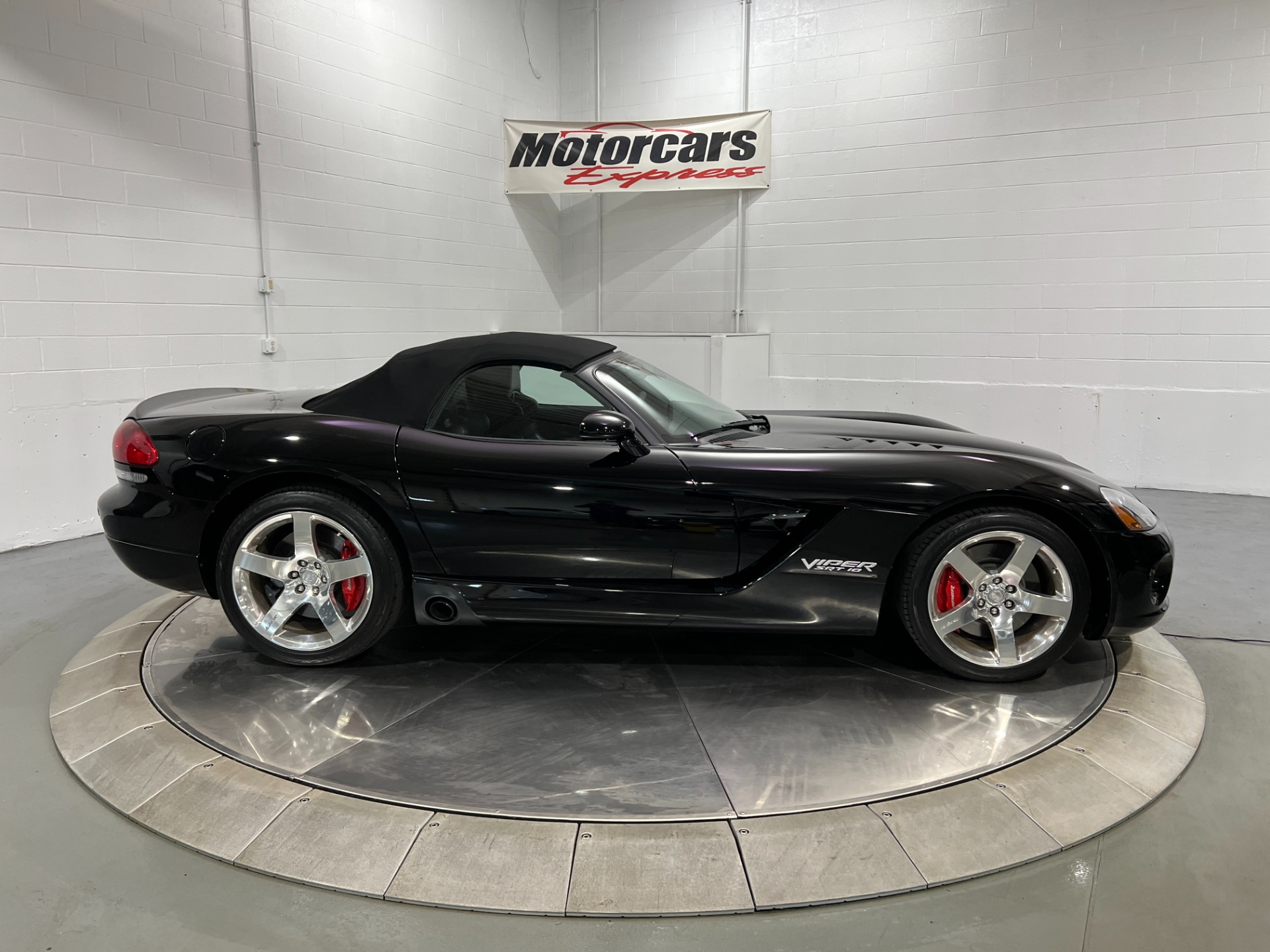 Used-2006-Dodge-Viper-SRT-10-6-Speed-Manual-Convertible