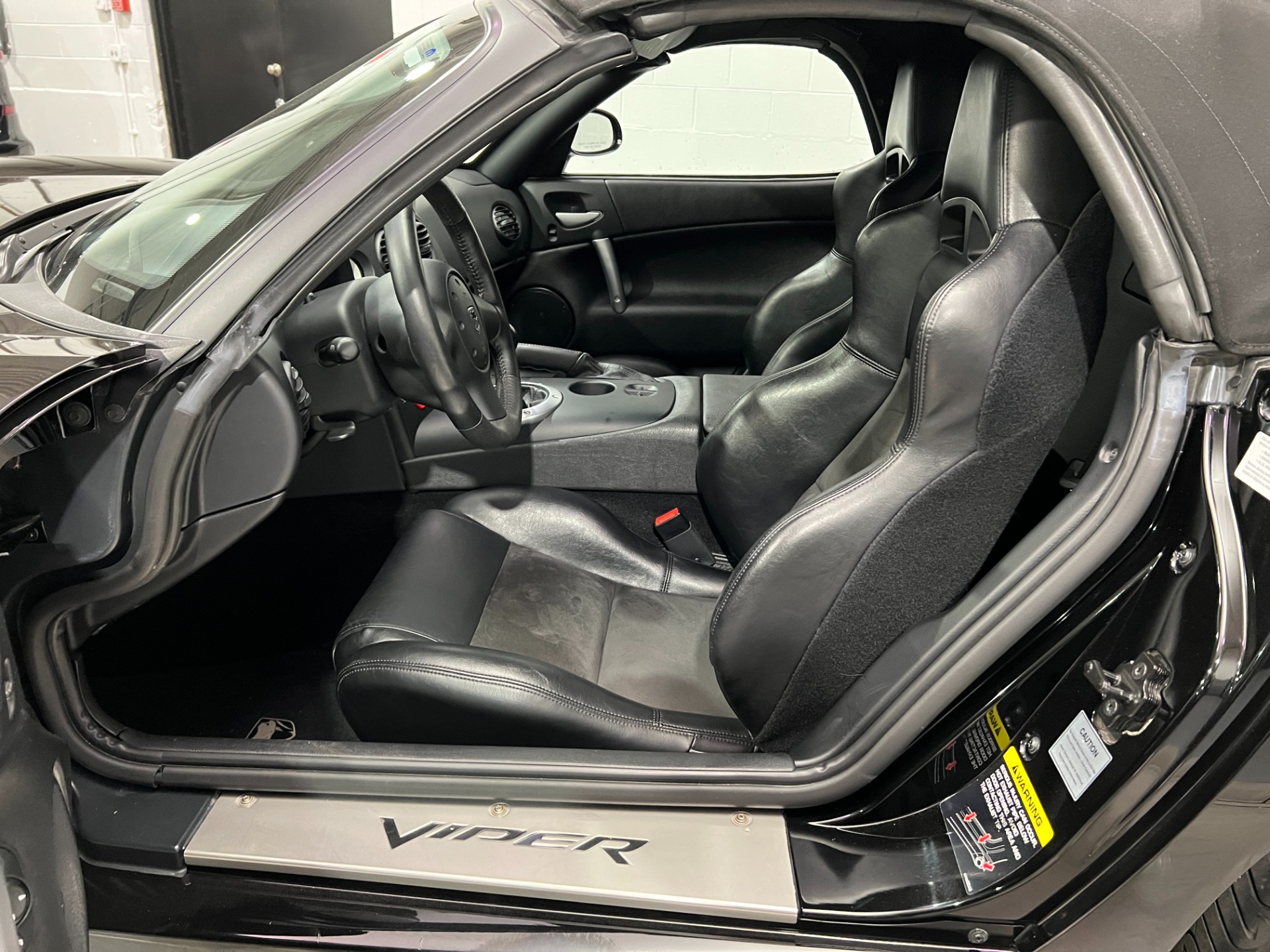 Used-2006-Dodge-Viper-SRT-10-6-Speed-Manual-Convertible