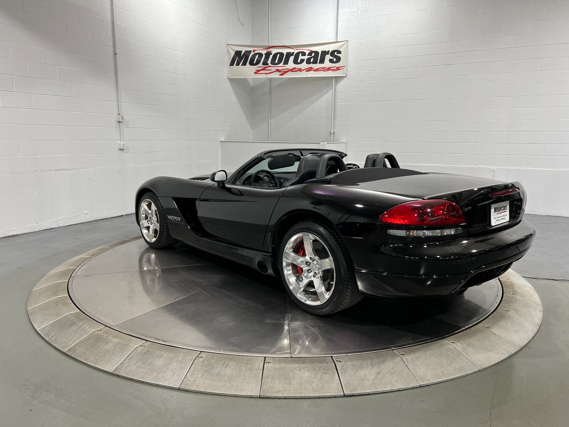 Used-2006-Dodge-Viper-SRT-10-6-Speed-Manual-Convertible