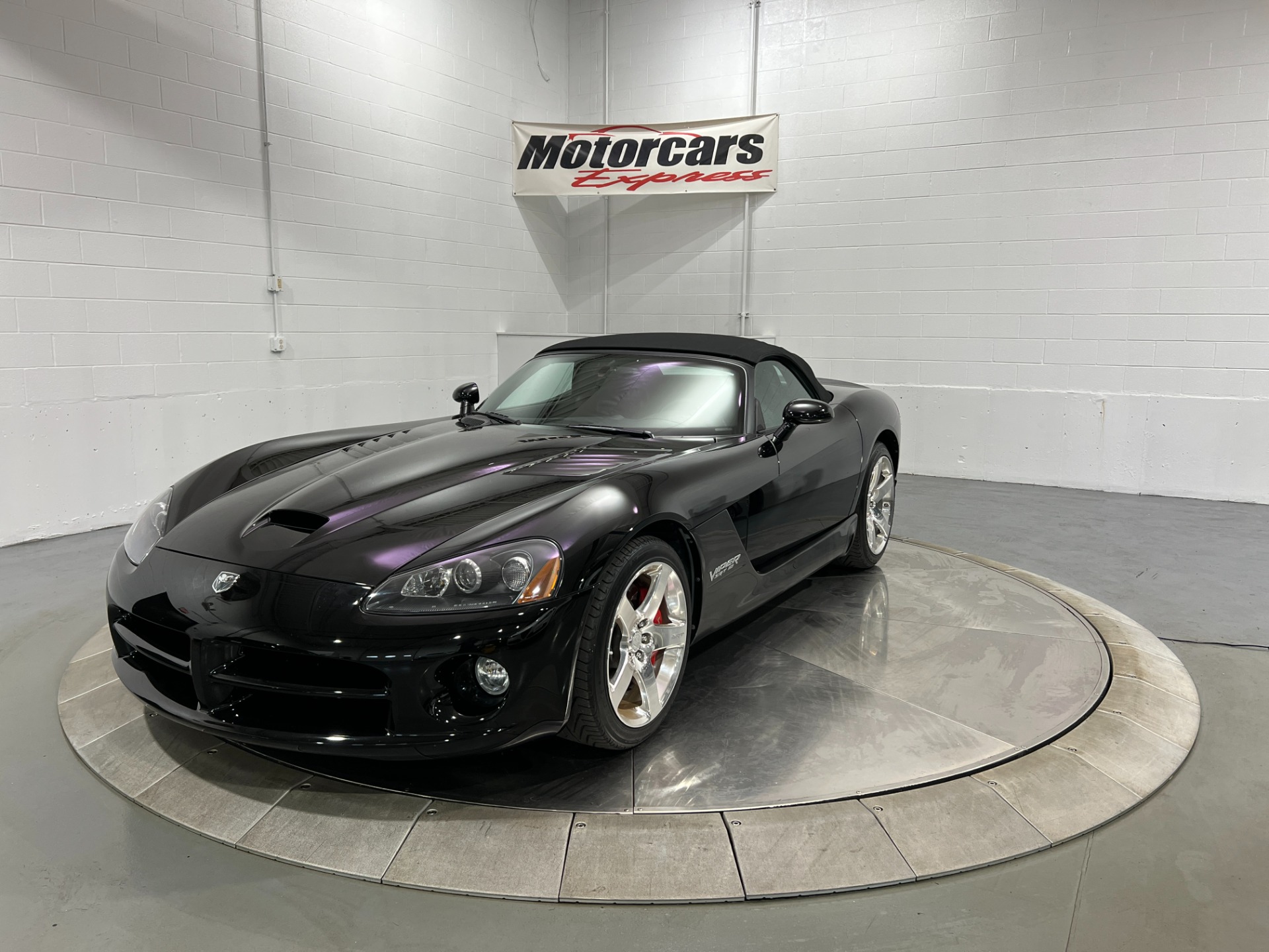 Used-2006-Dodge-Viper-SRT-10-6-Speed-Manual-Convertible