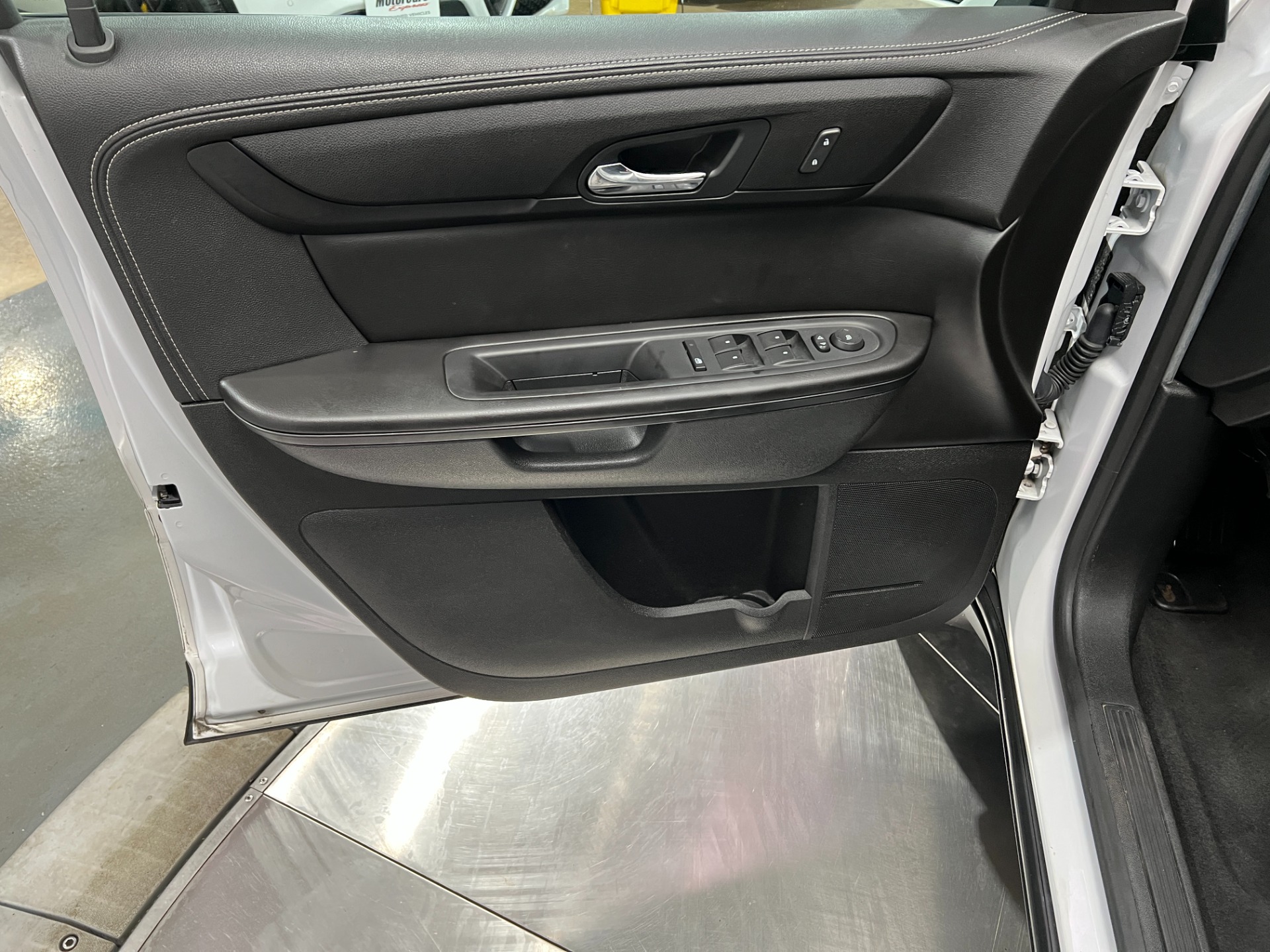 Used-2017-Chevrolet-Traverse-LT-FWD