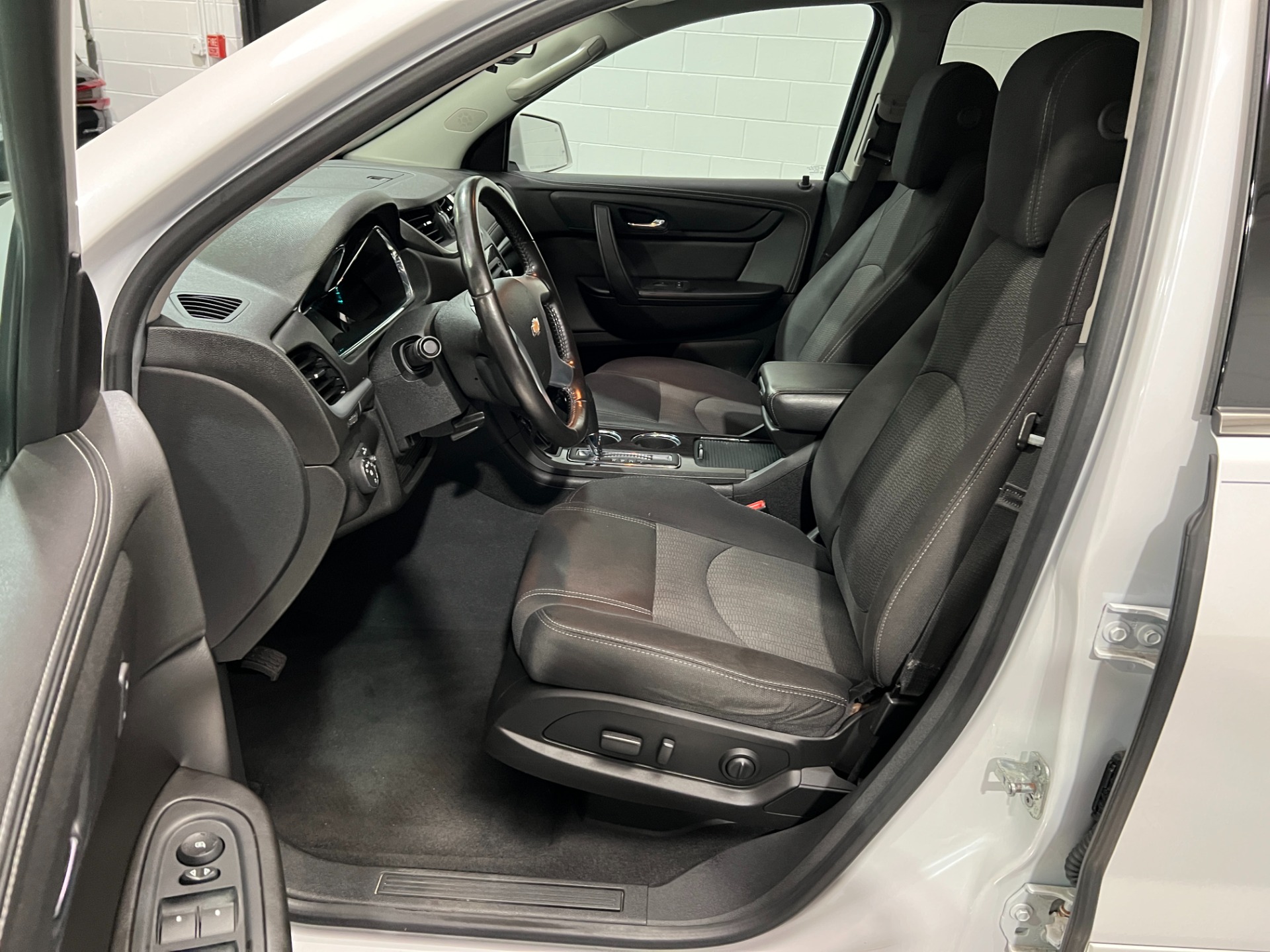 Used-2017-Chevrolet-Traverse-LT-FWD