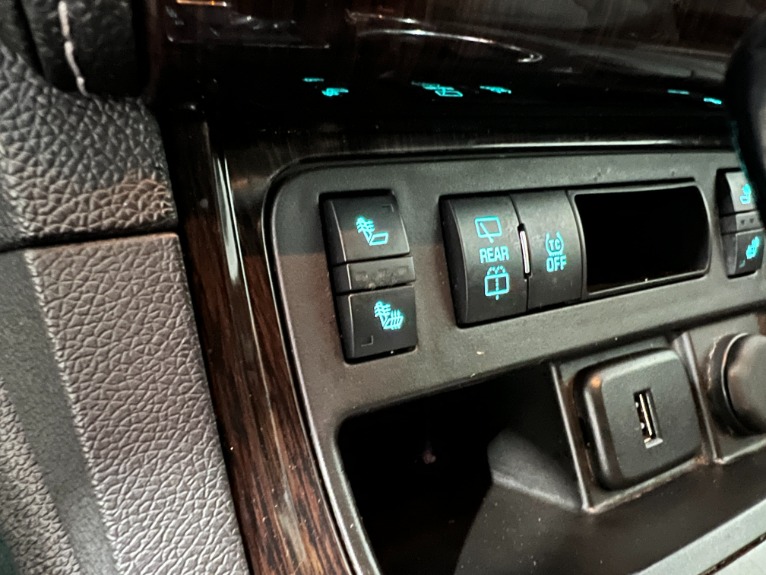 Used-2017-Chevrolet-Traverse-LT-FWD