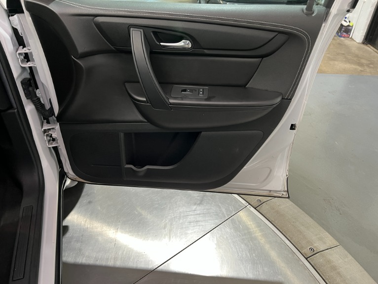 Used-2017-Chevrolet-Traverse-LT-FWD