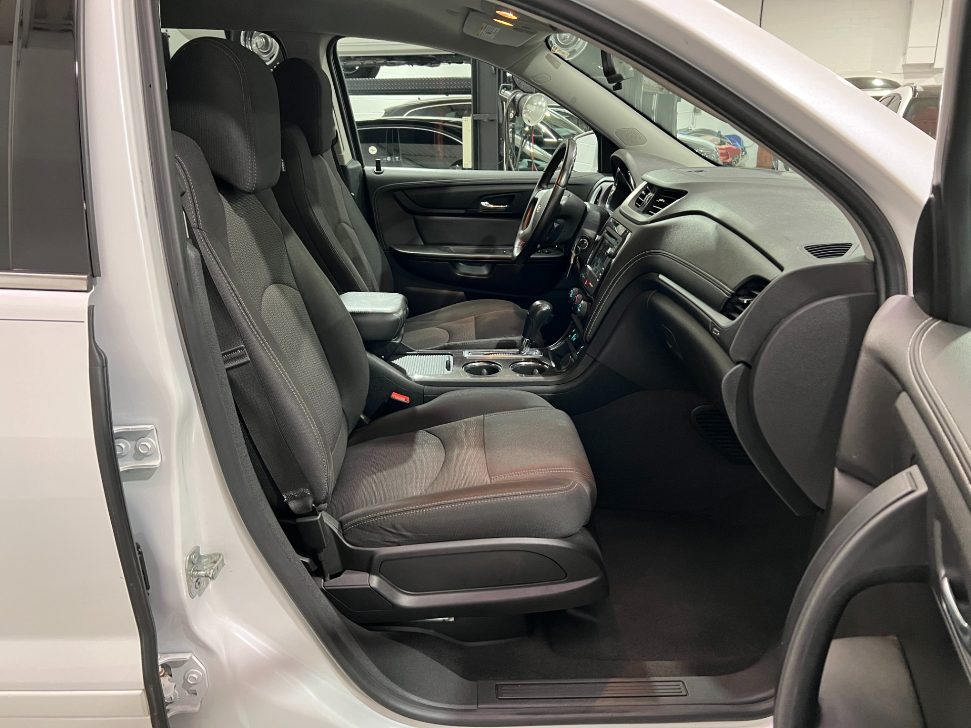 Used-2017-Chevrolet-Traverse-LT-FWD