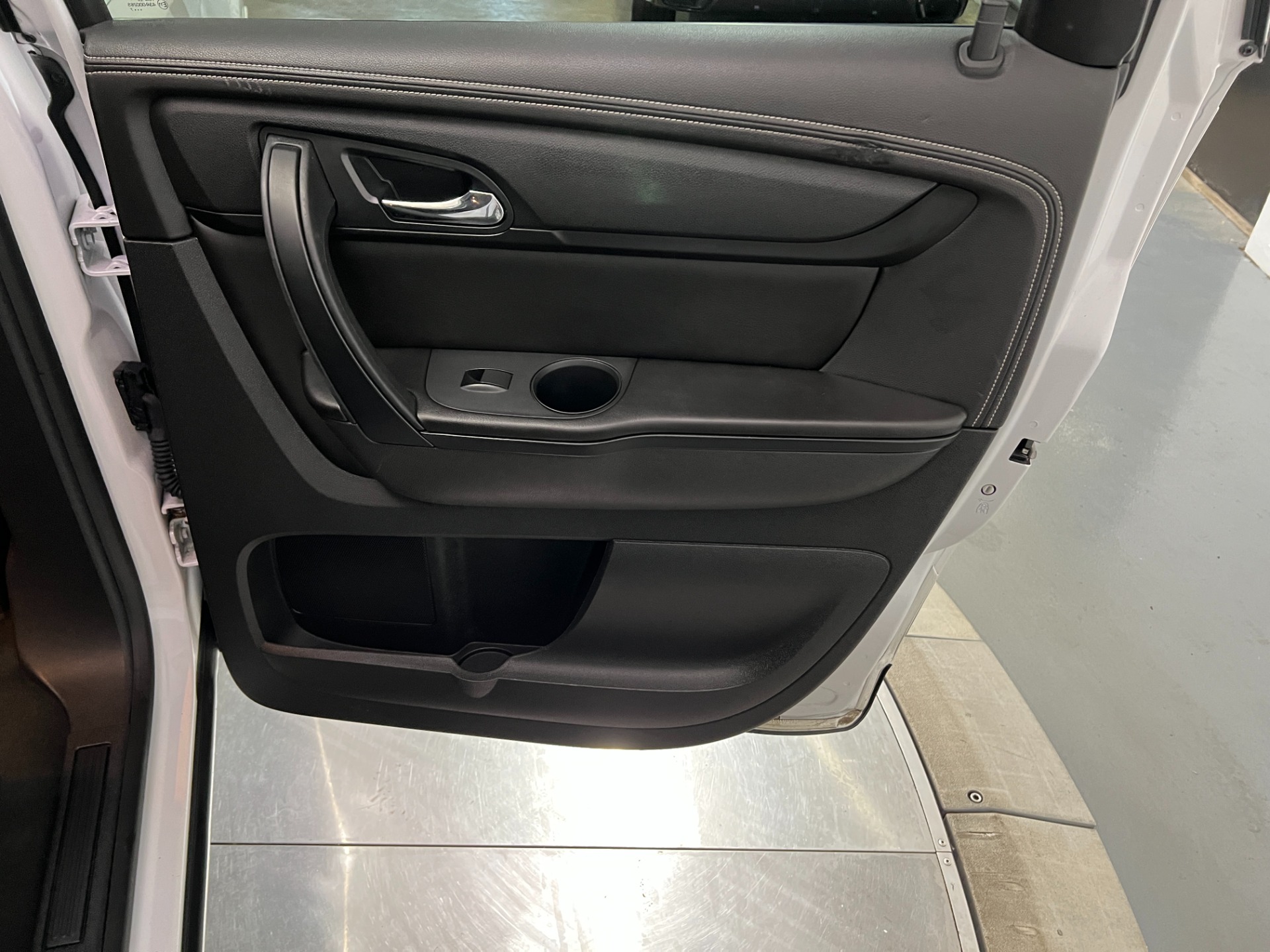 Used-2017-Chevrolet-Traverse-LT-FWD