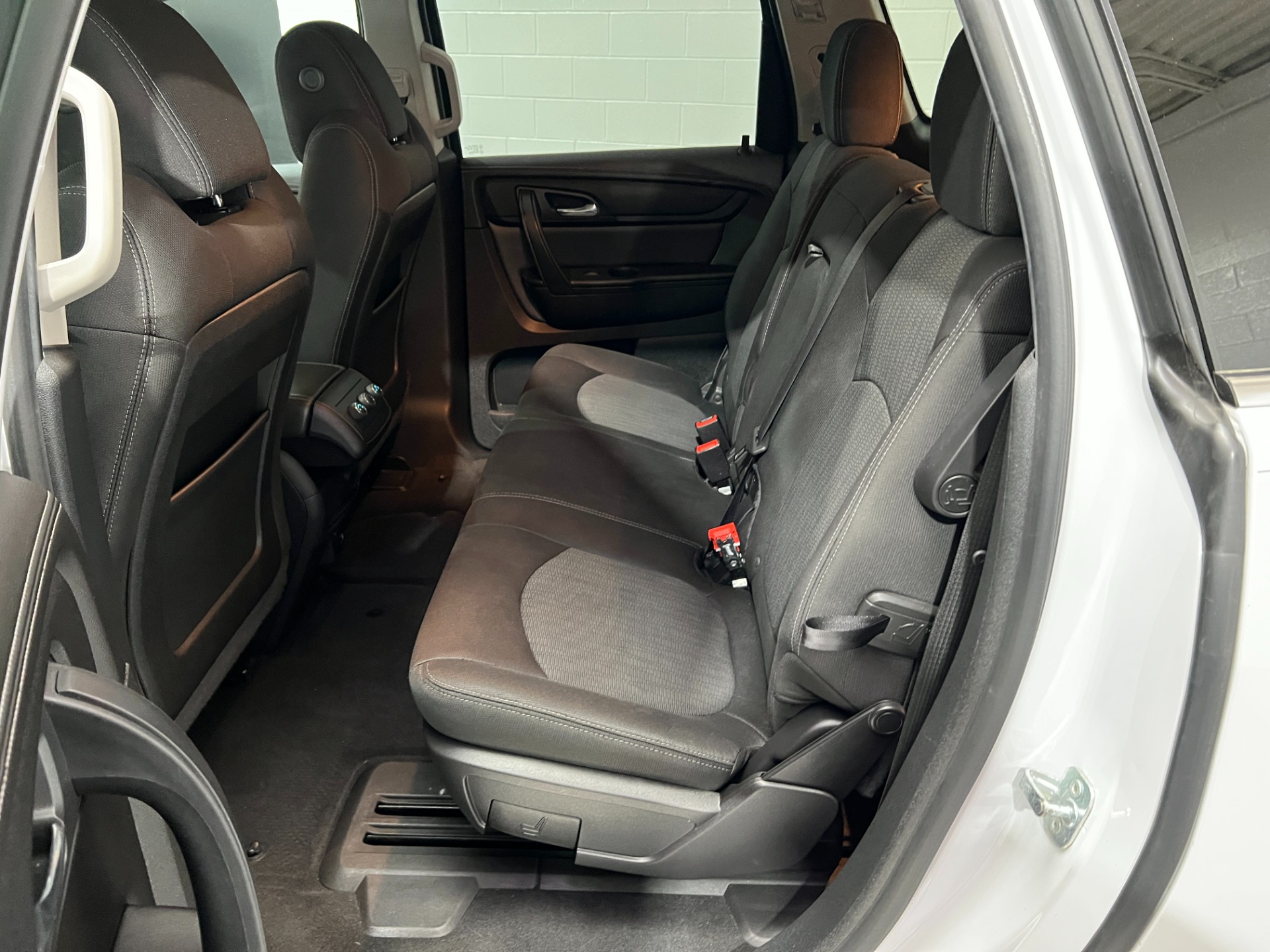 Used-2017-Chevrolet-Traverse-LT-FWD