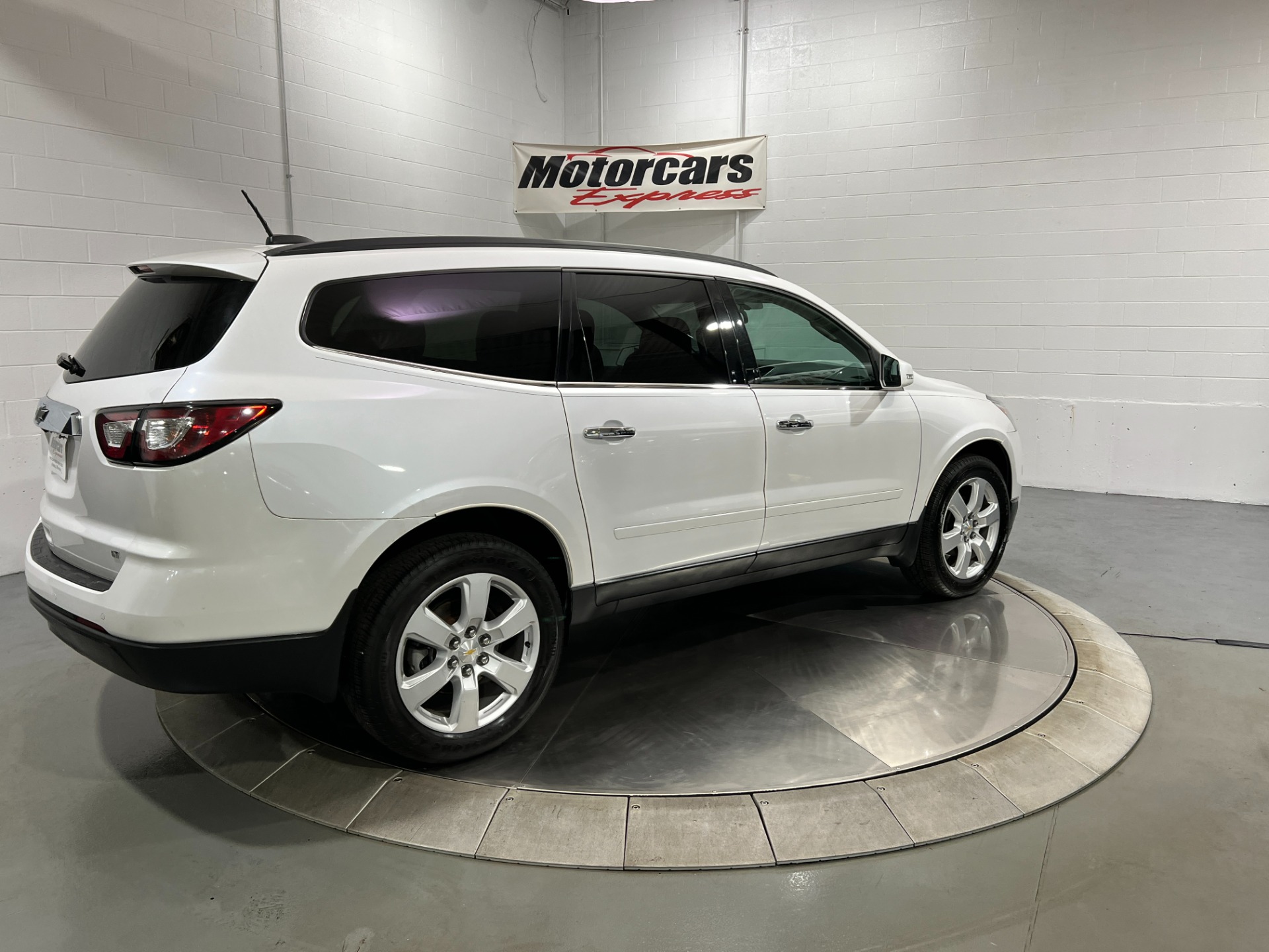 Used-2017-Chevrolet-Traverse-LT-FWD