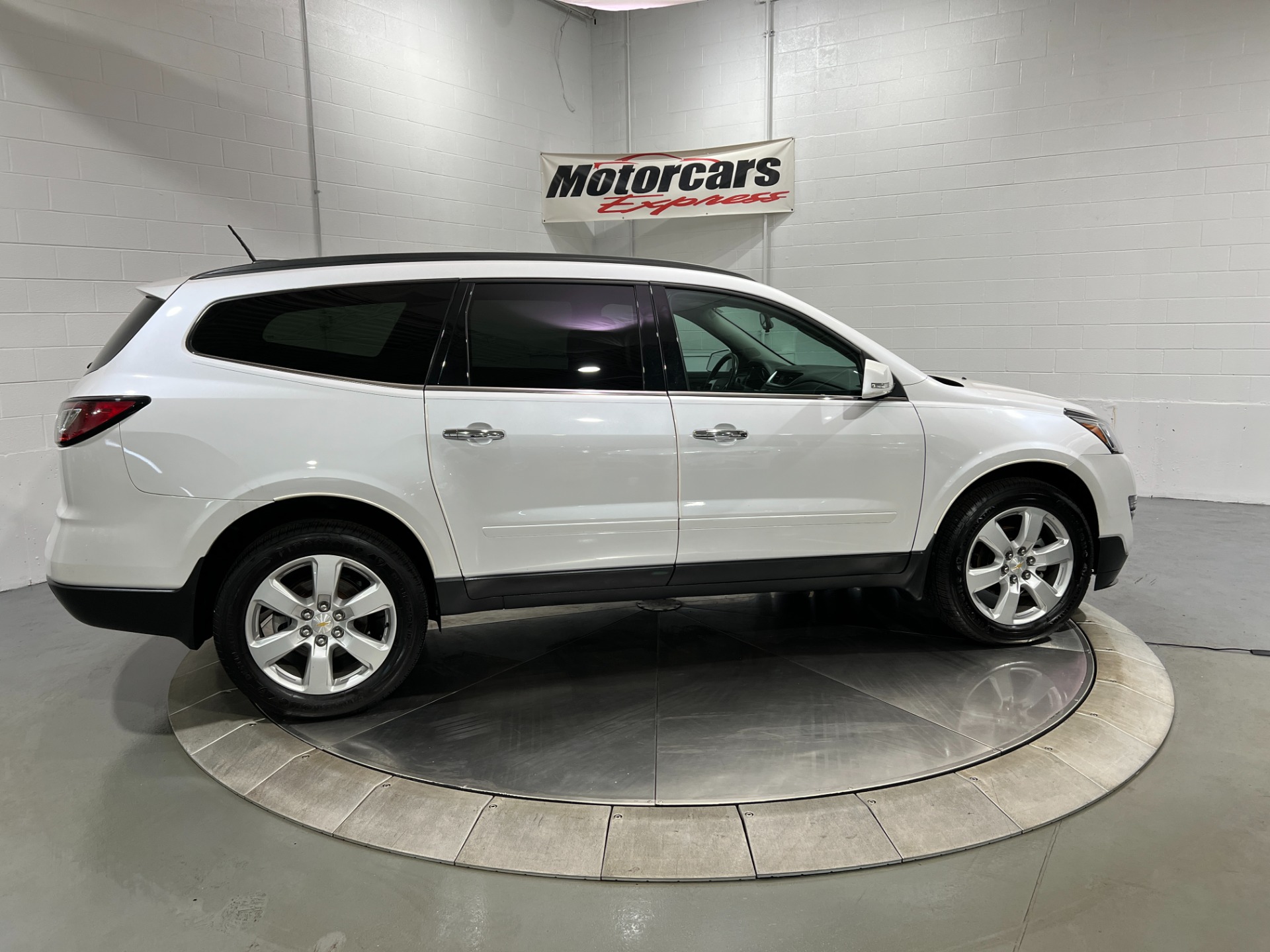 Used-2017-Chevrolet-Traverse-LT-FWD