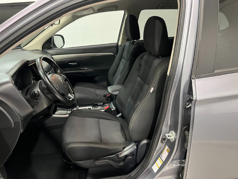 Used-2017-Mitsubishi-Outlander-SE-AWD