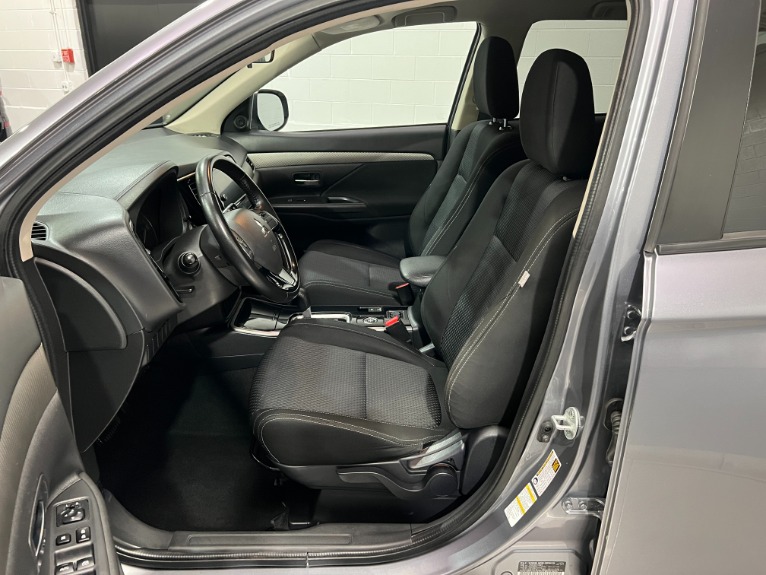 Used-2017-Mitsubishi-Outlander-SE-AWD