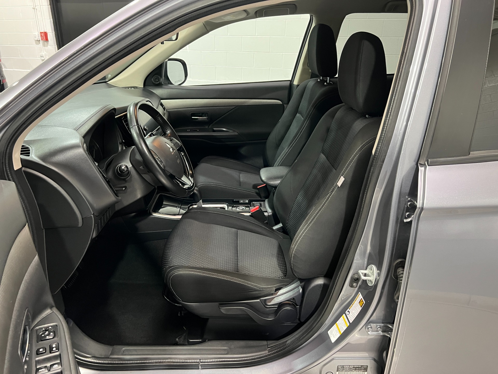 Used-2017-Mitsubishi-Outlander-SE-AWD