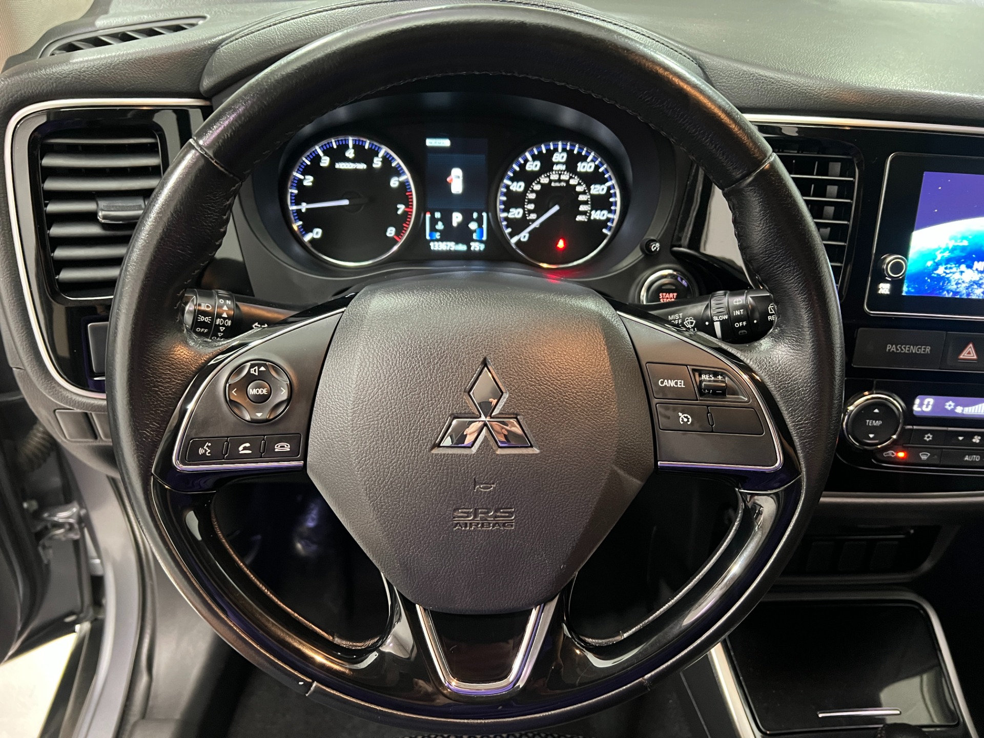 Used-2017-Mitsubishi-Outlander-SE-AWD