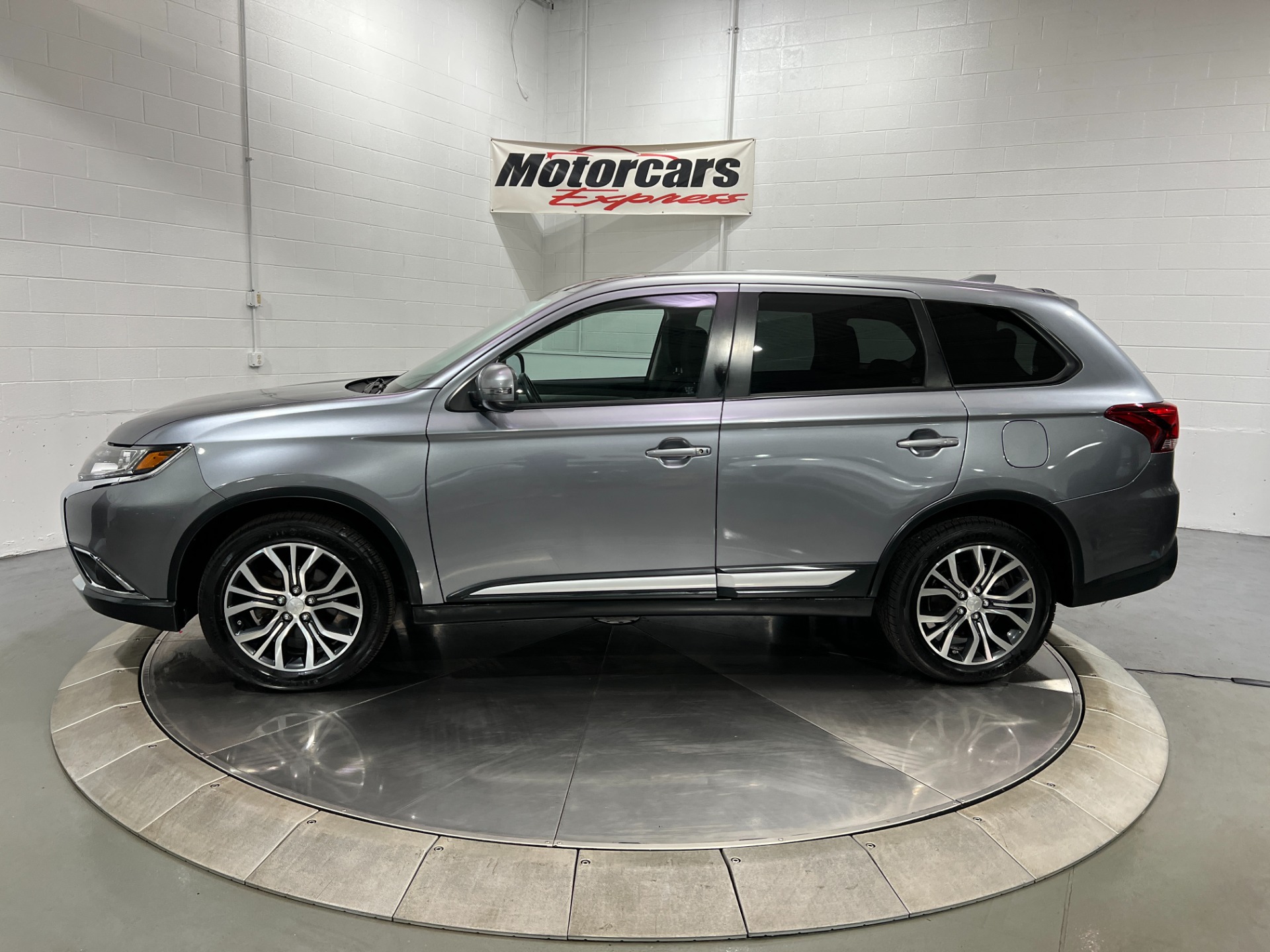 Used-2017-Mitsubishi-Outlander-SE-AWD