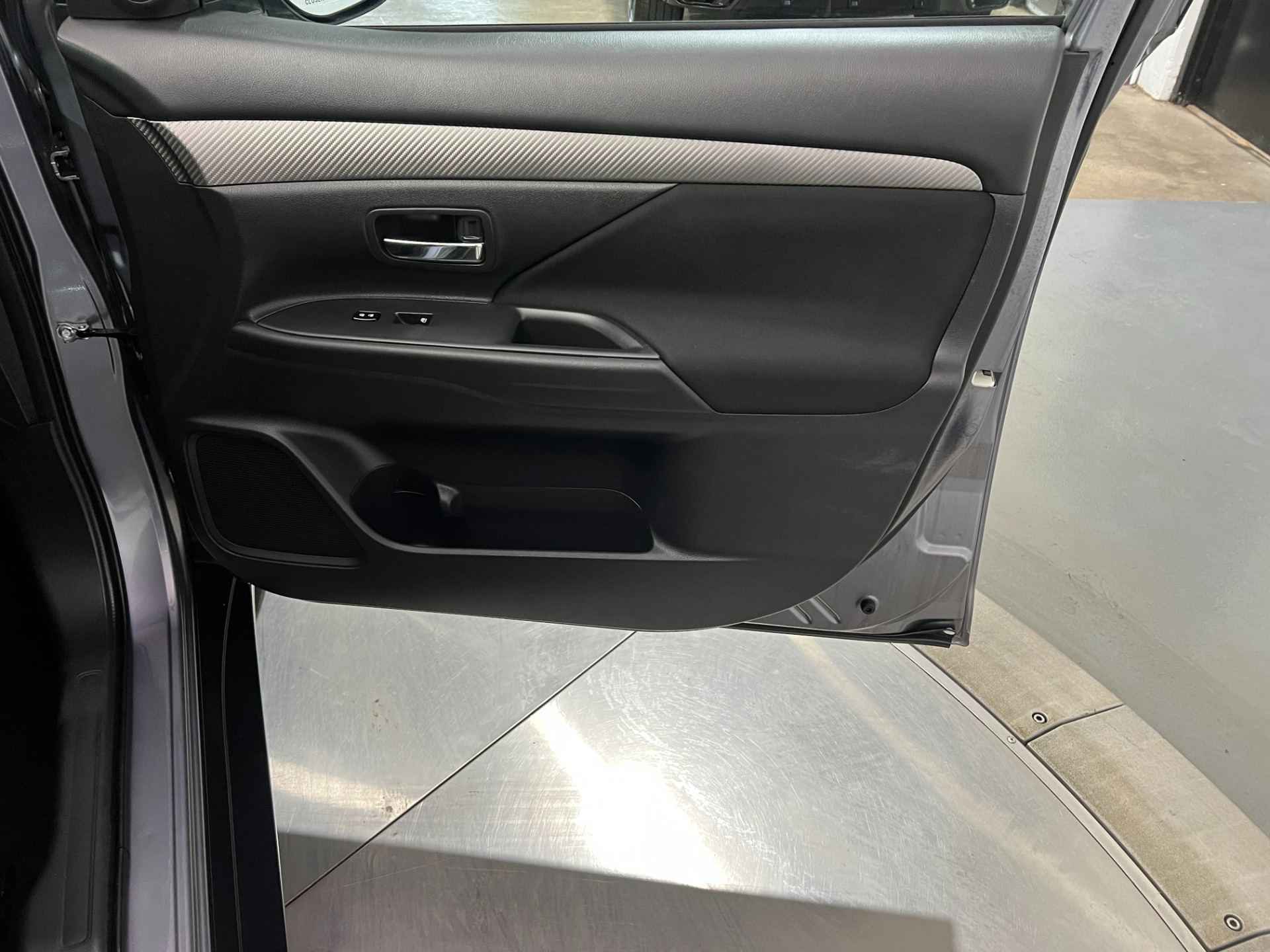 Used-2017-Mitsubishi-Outlander-SE-AWD