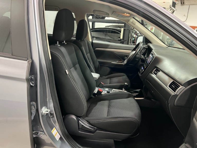 Used-2017-Mitsubishi-Outlander-SE-AWD