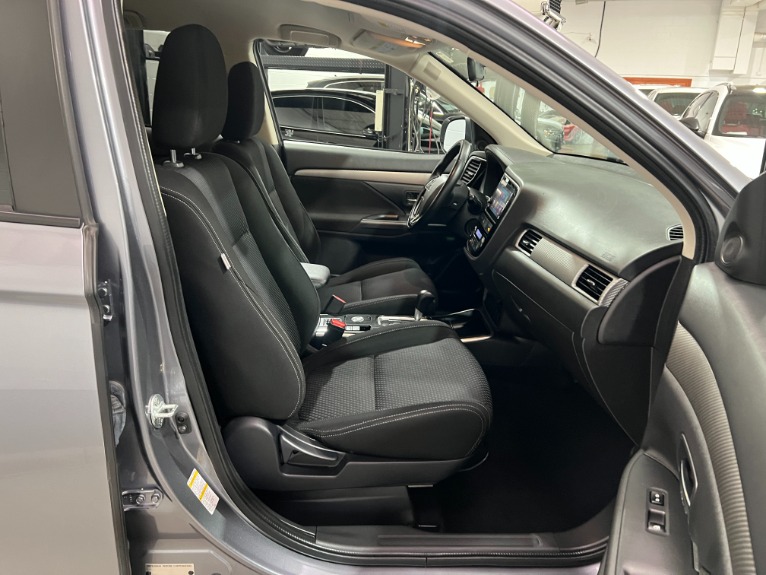 Used-2017-Mitsubishi-Outlander-SE-AWD