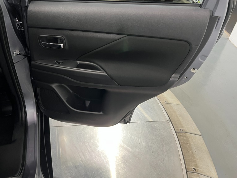 Used-2017-Mitsubishi-Outlander-SE-AWD