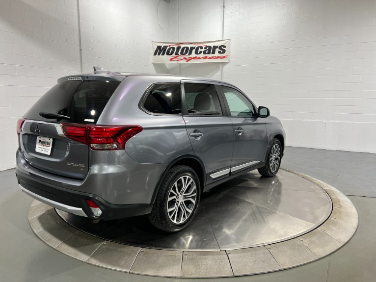 Used-2017-Mitsubishi-Outlander-SE-AWD