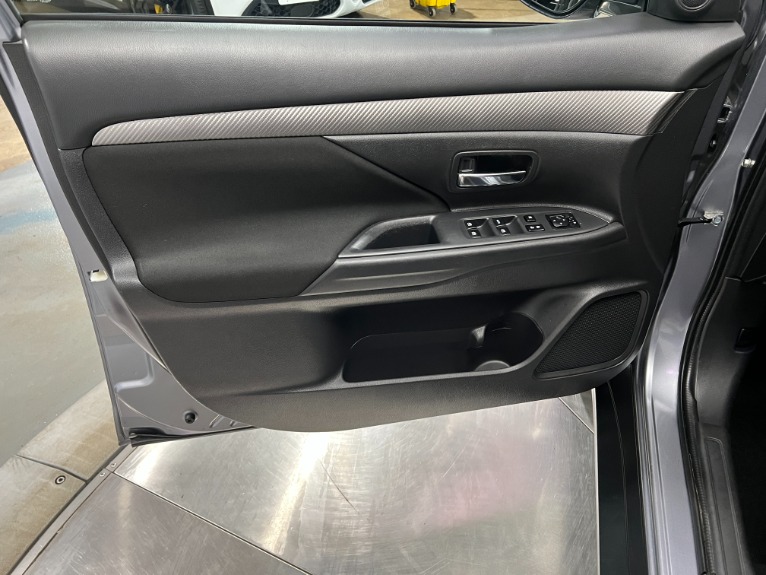 Used-2017-Mitsubishi-Outlander-SE-AWD