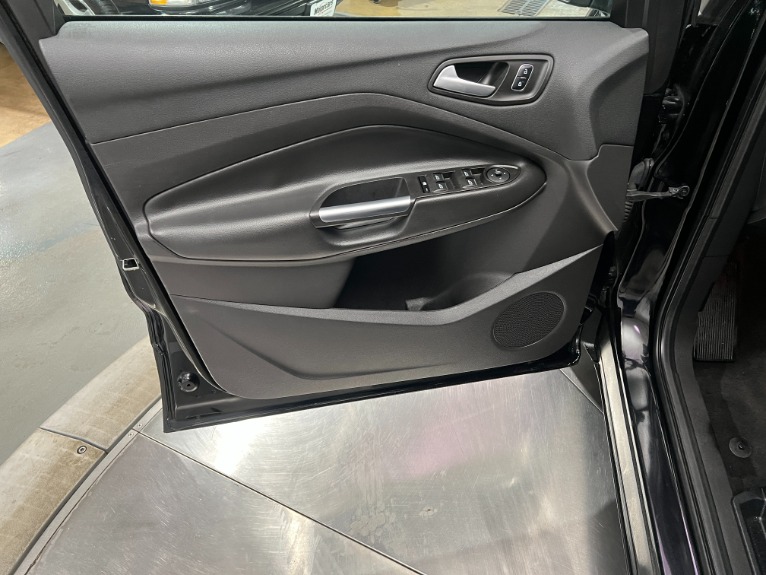 Used-2017-Ford-Escape-SE-AWD
