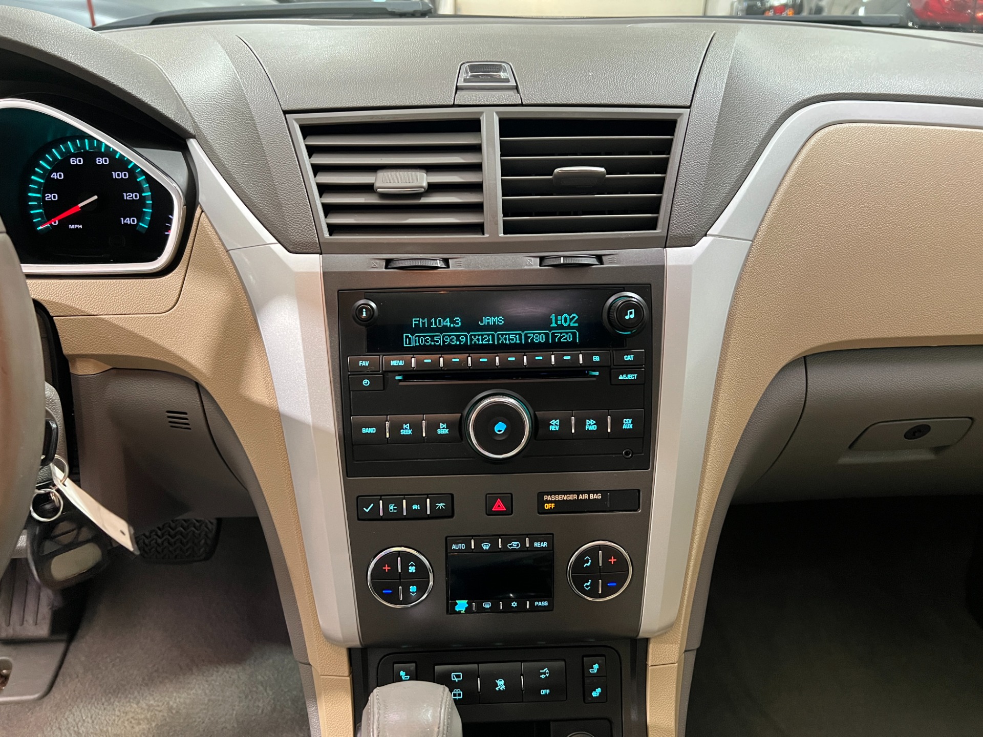 Used-2009-Chevrolet-Traverse-2LT-FWD