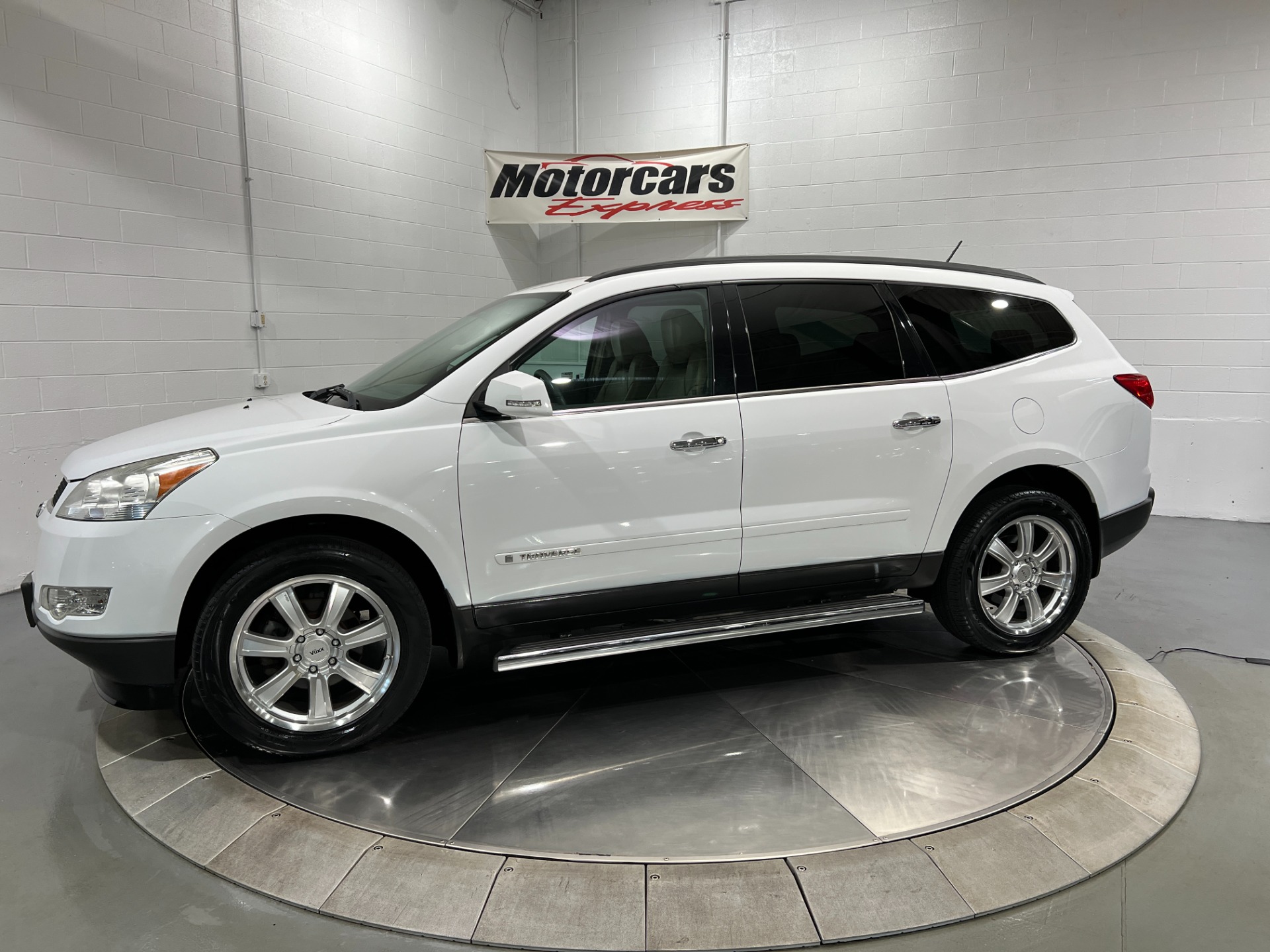 Used-2009-Chevrolet-Traverse-2LT-FWD