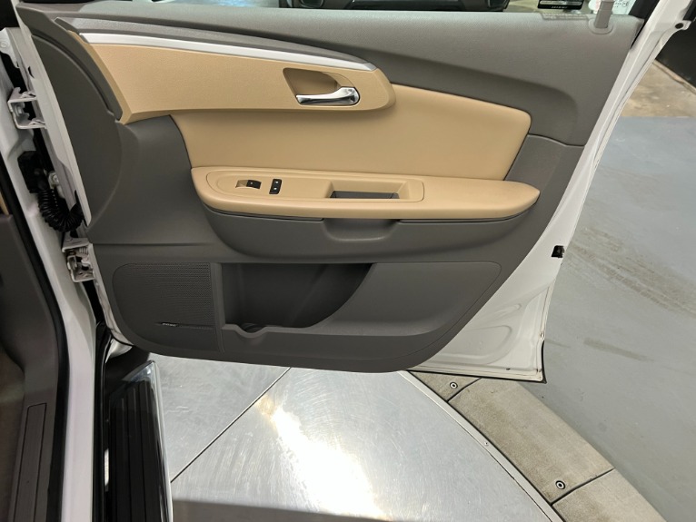 Used-2009-Chevrolet-Traverse-2LT-FWD