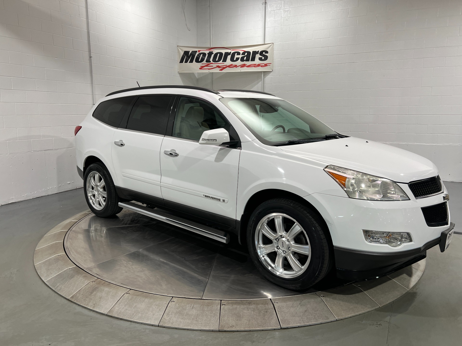 Used-2009-Chevrolet-Traverse-2LT-FWD