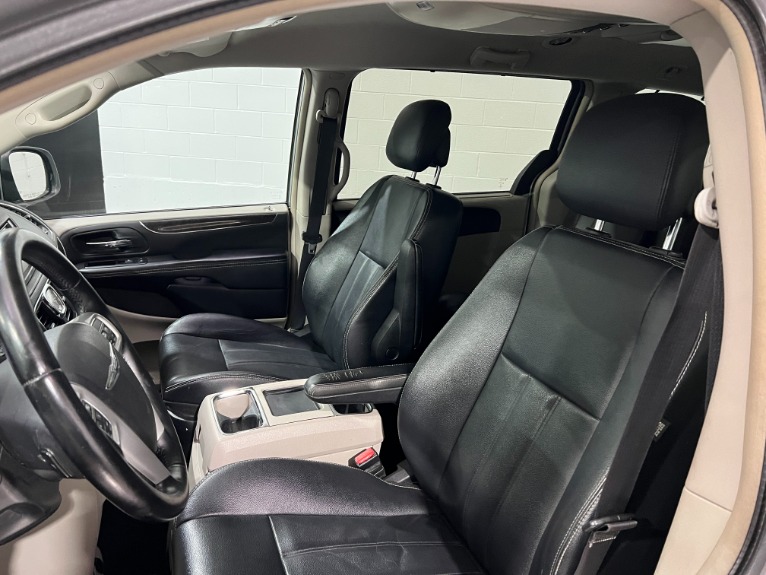 Used-2014-Chrysler-Town-and-Country-Touring-FWD