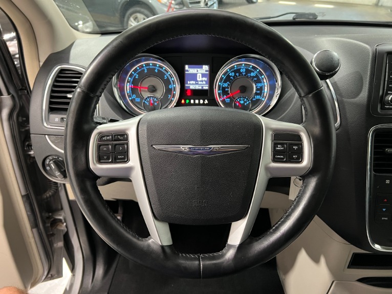 Used-2014-Chrysler-Town-and-Country-Touring-FWD