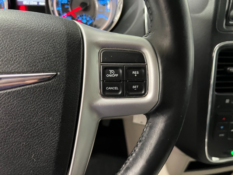 Used-2014-Chrysler-Town-and-Country-Touring-FWD
