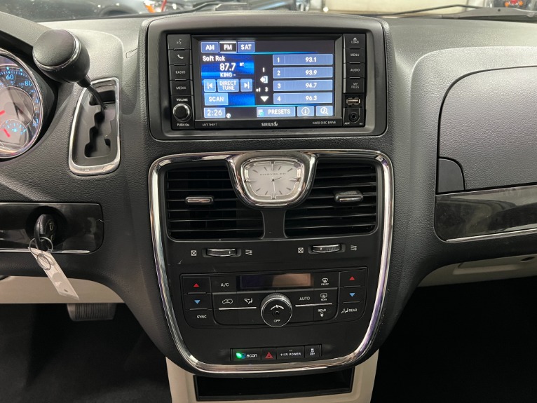 Used-2014-Chrysler-Town-and-Country-Touring-FWD