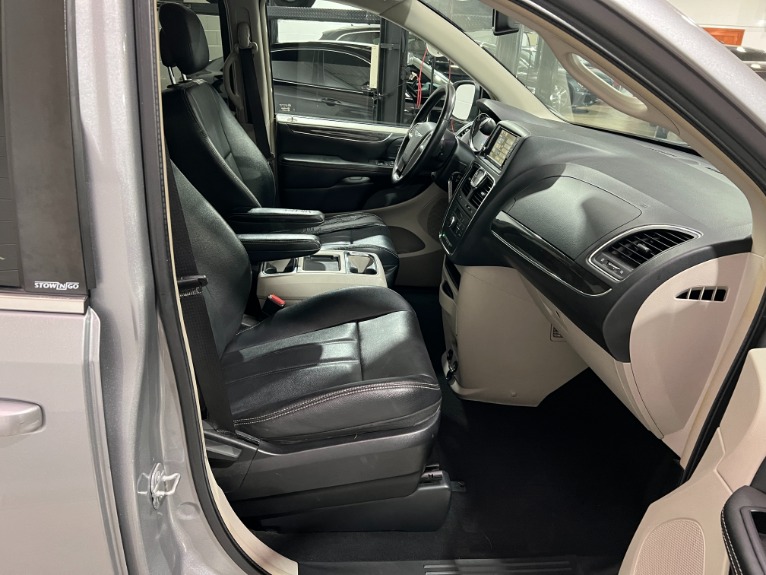Used-2014-Chrysler-Town-and-Country-Touring-FWD