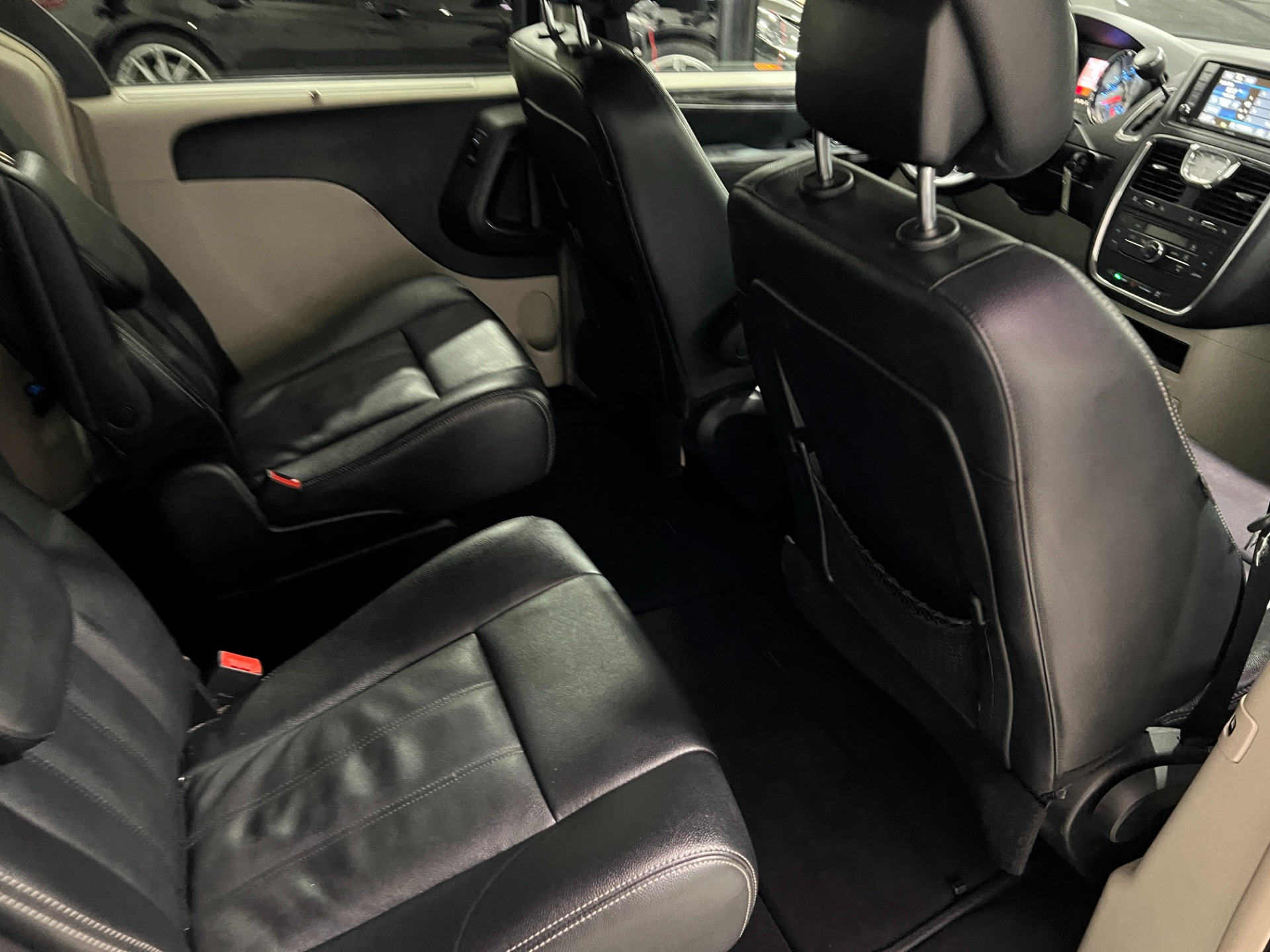 Used-2014-Chrysler-Town-and-Country-Touring-FWD