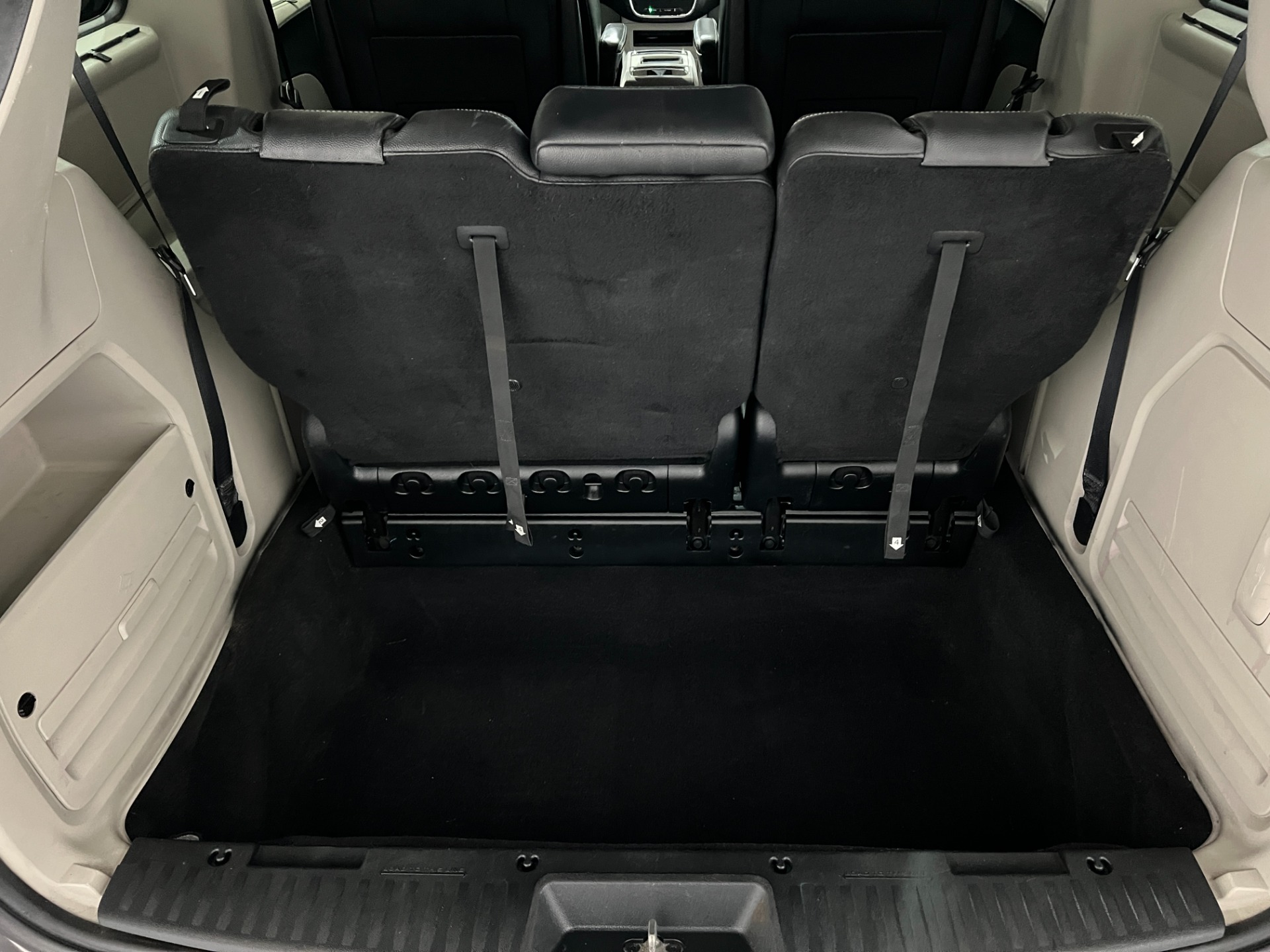 Used-2014-Chrysler-Town-and-Country-Touring-FWD