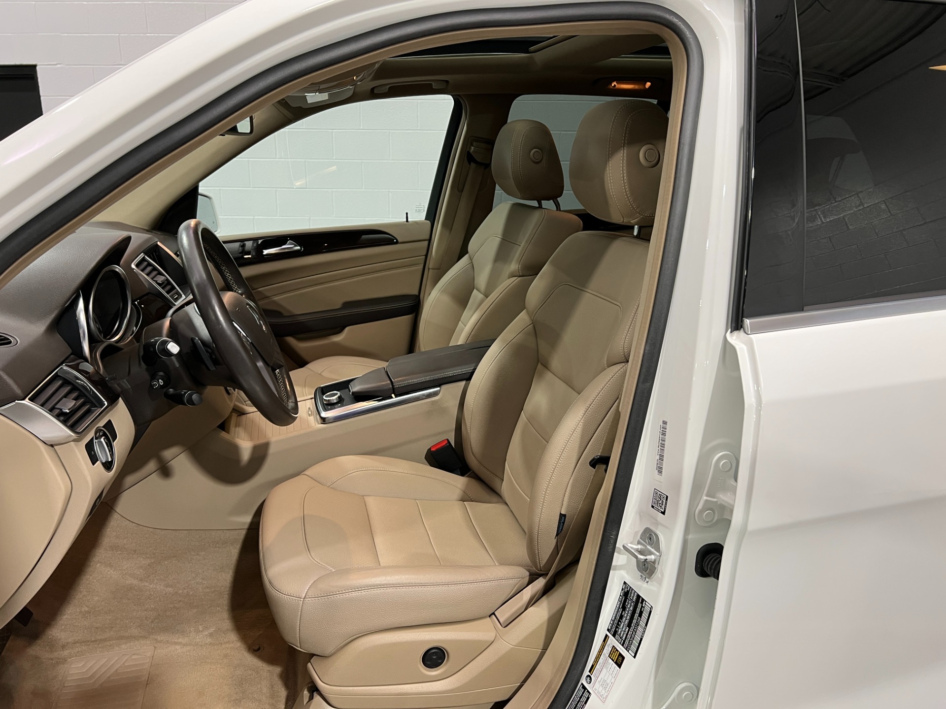 Used-2015-Mercedes-Benz-M-Class-ML-350-4MATIC