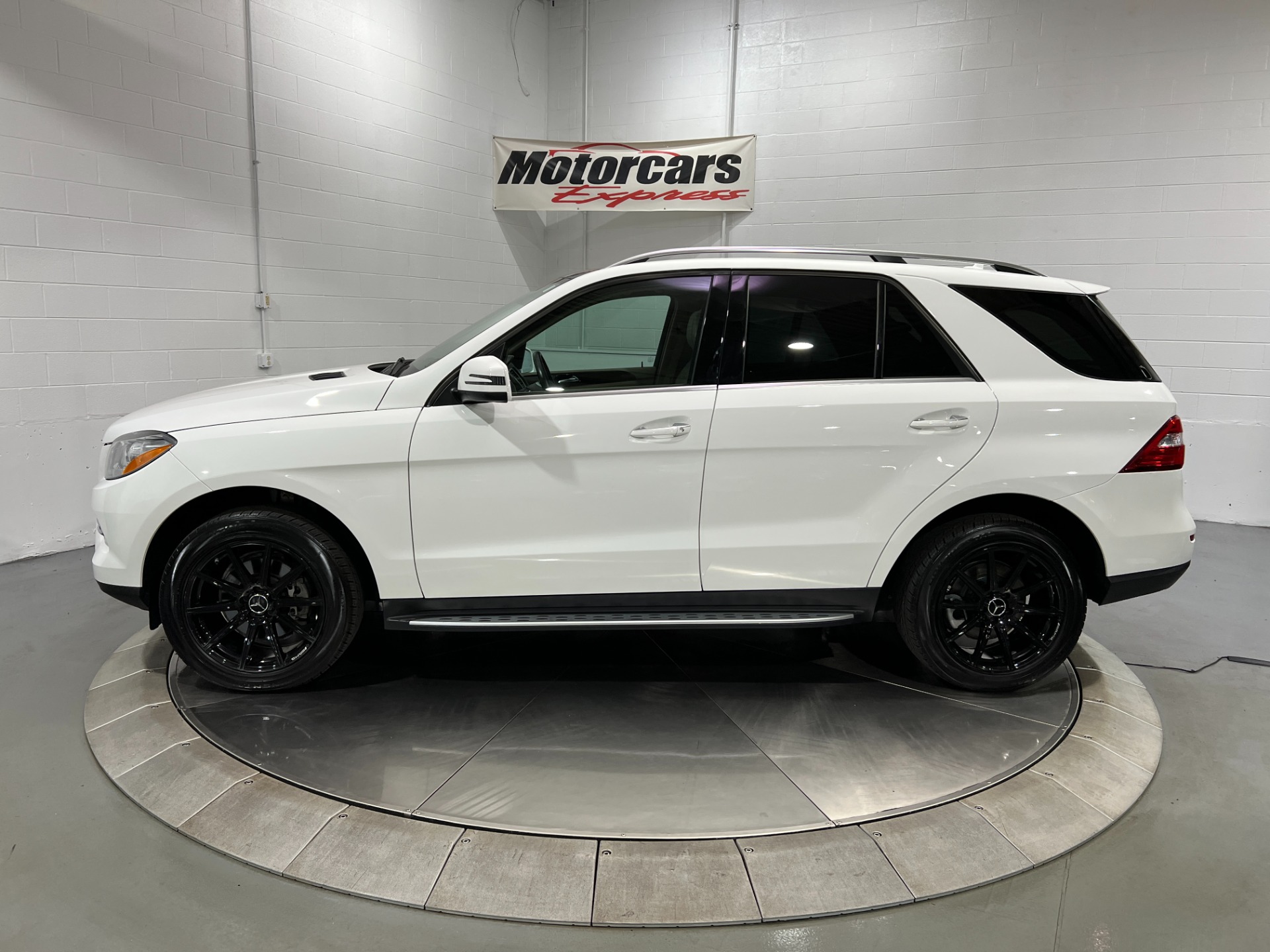 Used-2015-Mercedes-Benz-M-Class-ML-350-4MATIC