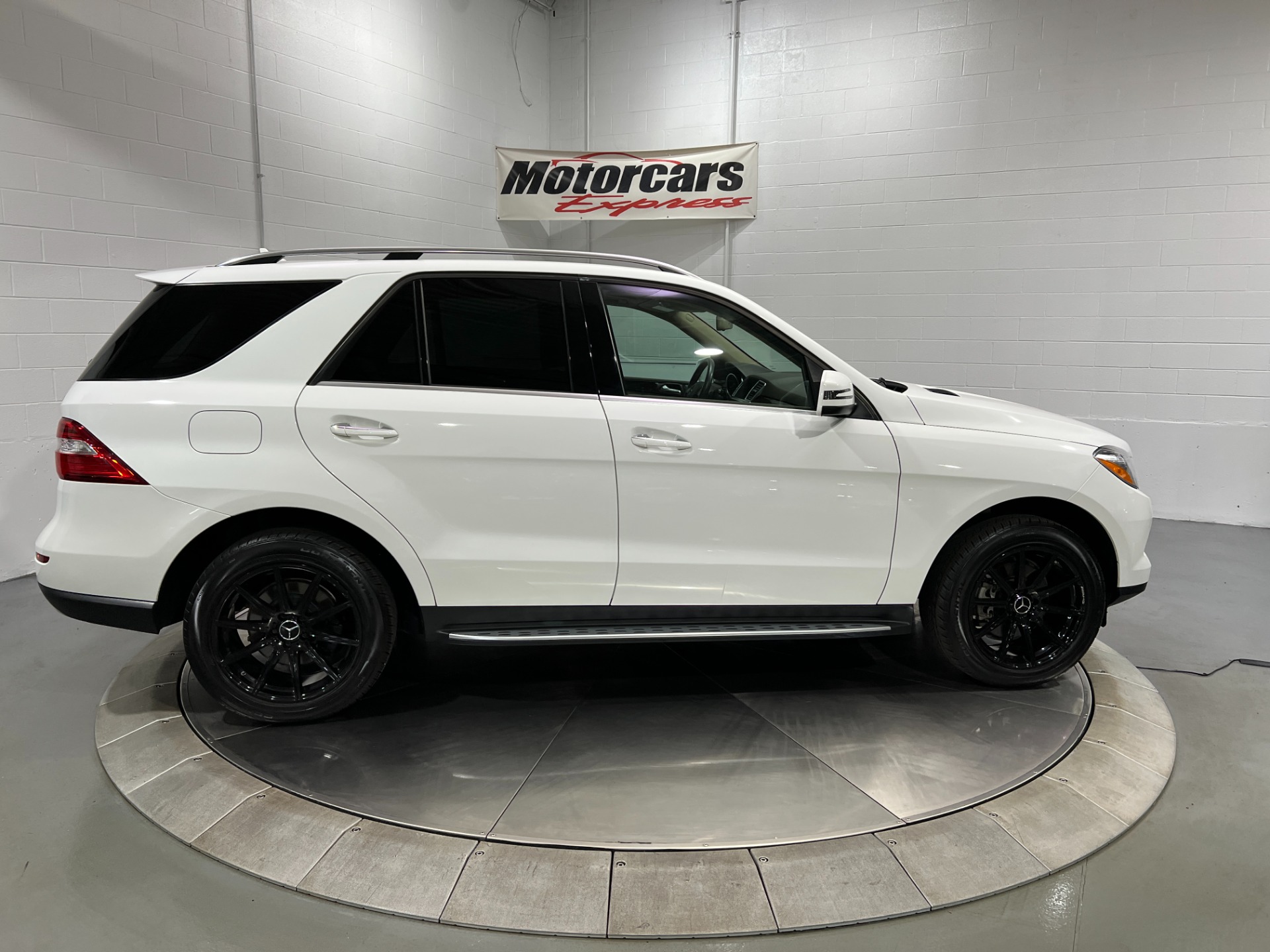 Used-2015-Mercedes-Benz-M-Class-ML-350-4MATIC