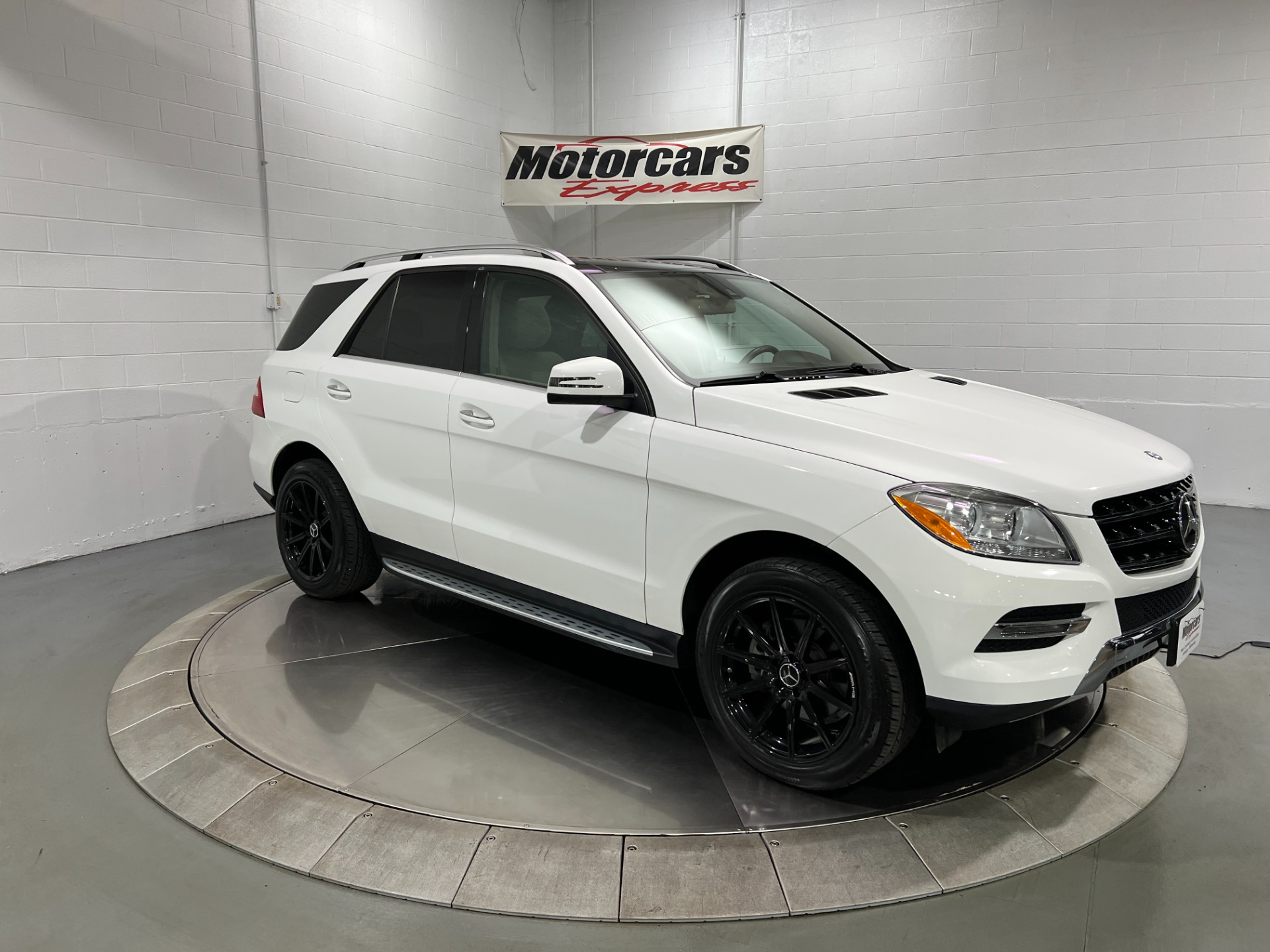 Used-2015-Mercedes-Benz-M-Class-ML-350-4MATIC